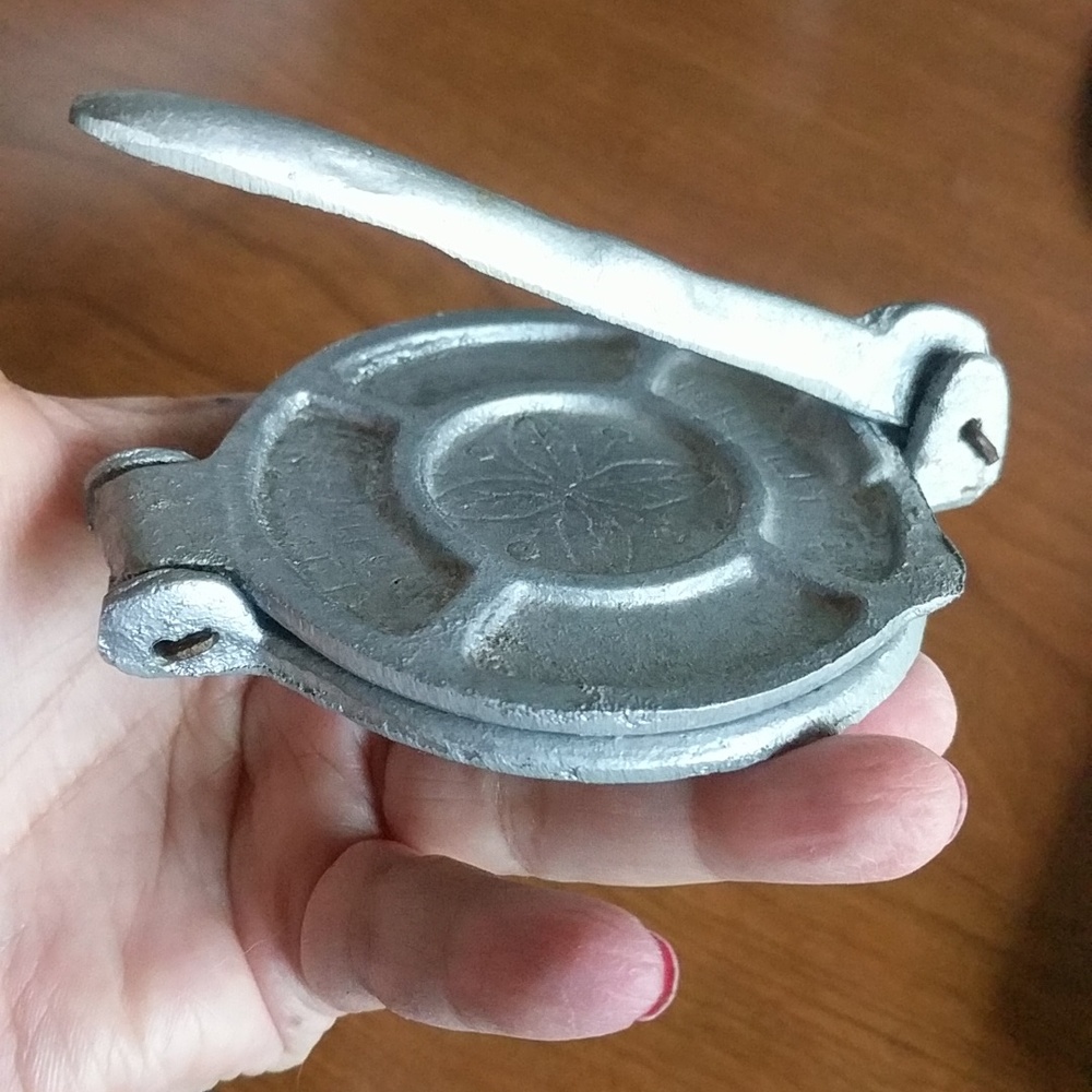 Miniature Tortilla  Press Maker (Miniature)